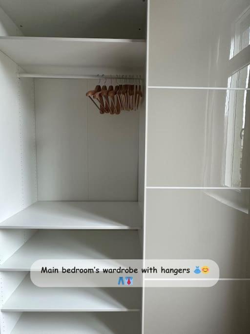 Apartment Stylish Parisian 3br In Budapest, Sleeps 9