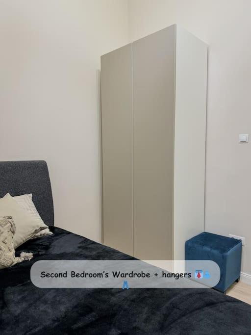 Stylish Parisian 3br In Budapest, Sleeps 9