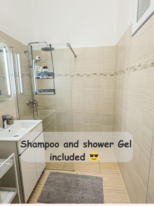 Stylish Parisian 3br In Budapest, Sleeps 9 Apartment
