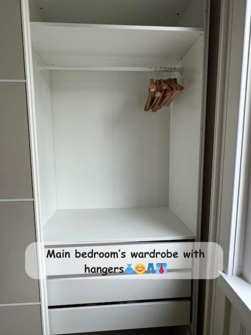 Stylish Parisian 3br In Budapest, Sleeps 9 Apartment