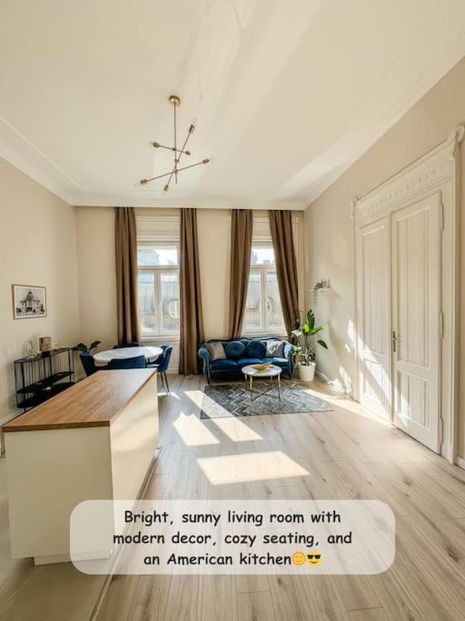 Stylish Parisian 3br In Budapest, Sleeps 9 Budapest